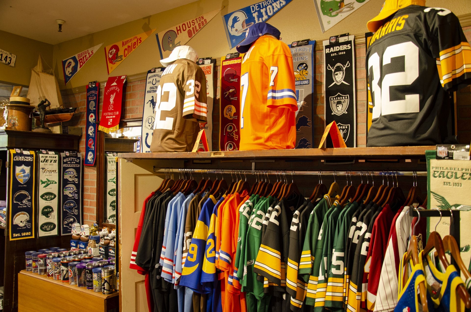 Retro Sports Jersey: Timeless Style Meets Modern Fans